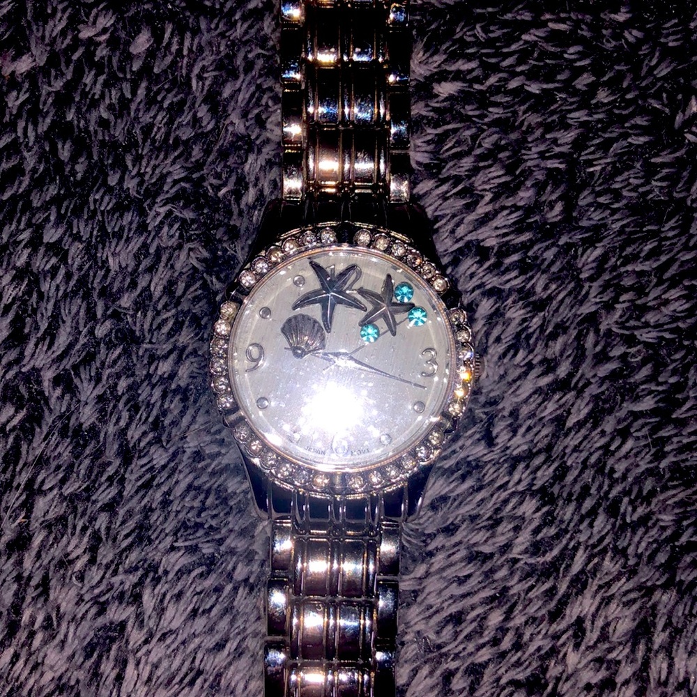 Stainless steel case watch with blue crystals shell 🐚 and starfish